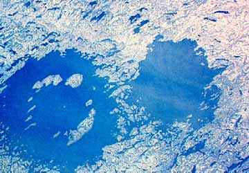 Image of an area about 28 by 40 miles in size located in northern Quebec in Canada.  This image links to another image. 