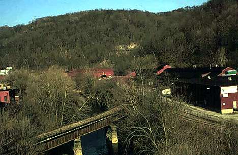 Image of the Wheeling creek wall in 1996.